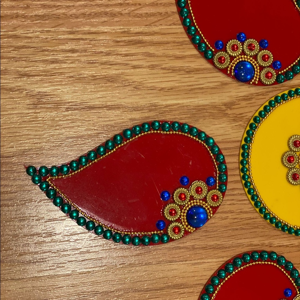 Hand crafted Acrylic Rangoli - Picture 3 of 4